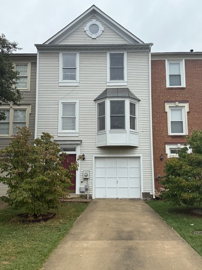Building Photo - 5276 Duke Ct