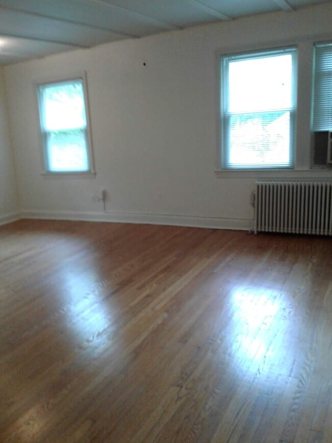 Foto del edificio - 8313 Eastridge Ave