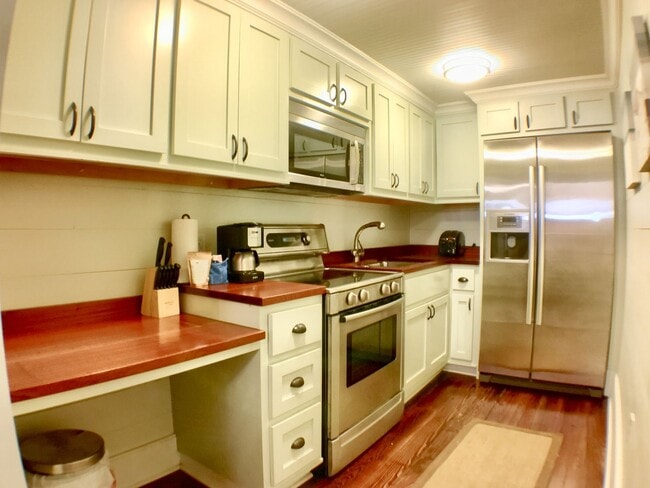 Foto del edificio - Fully Furnished, All Inclusive 1 Bedroom, 1 Bath Condo In the Heart of Downtown Charleston