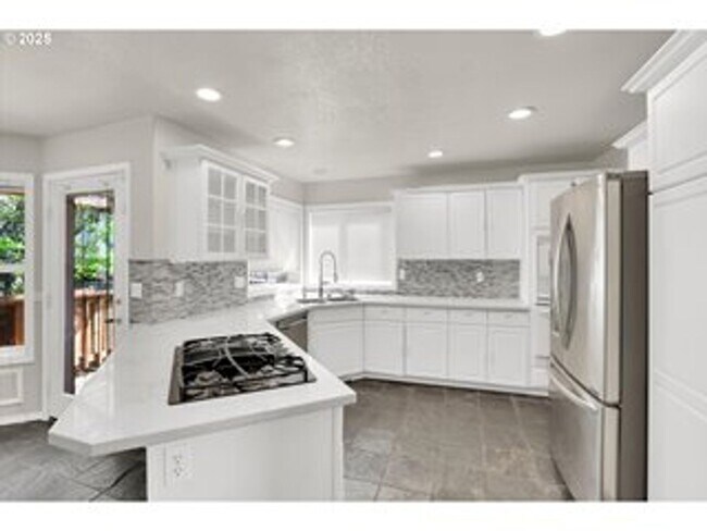 Foto del edificio - Large 3 Bedroom Beaverton Home!
