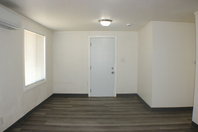 Foto del edificio - 22703 James St