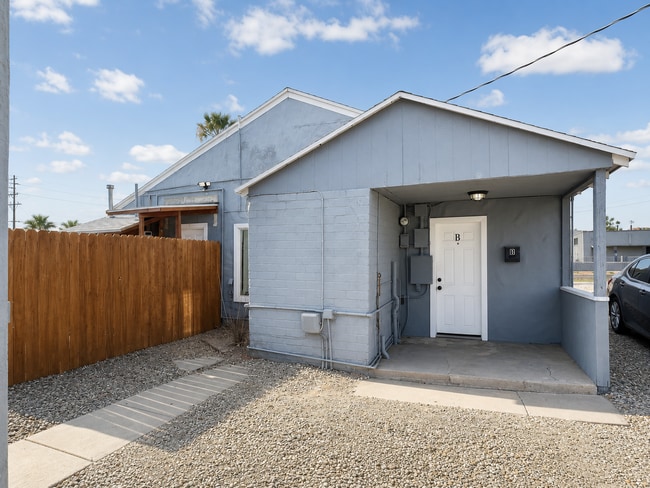 Building Photo - 5915 W Palmaire Ave