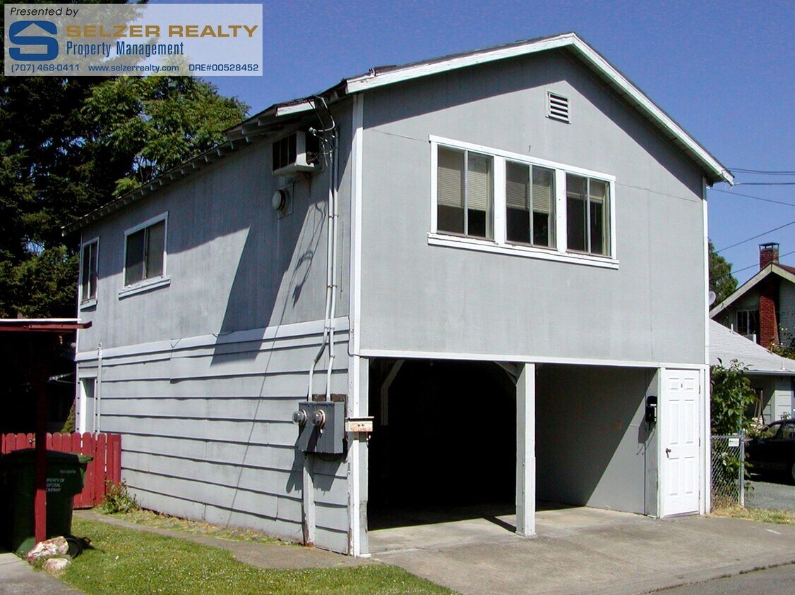 Primary Photo - 524 N School St