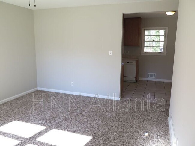 Foto del edificio - 2324 Melody Ln NW