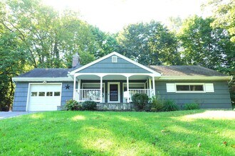 Building Photo - 2 Honey Ln W