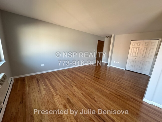 Building Photo - 1653 Oakwood Ave