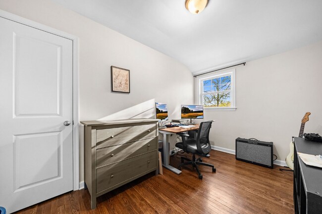 Foto del edificio - 2722 Woodley Pl