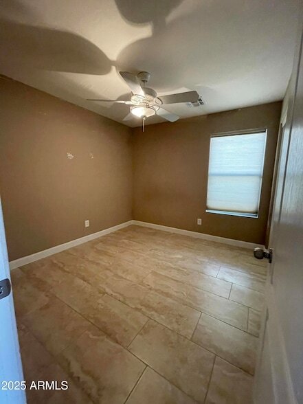 Foto del edificio - 7311 W Midway Ave