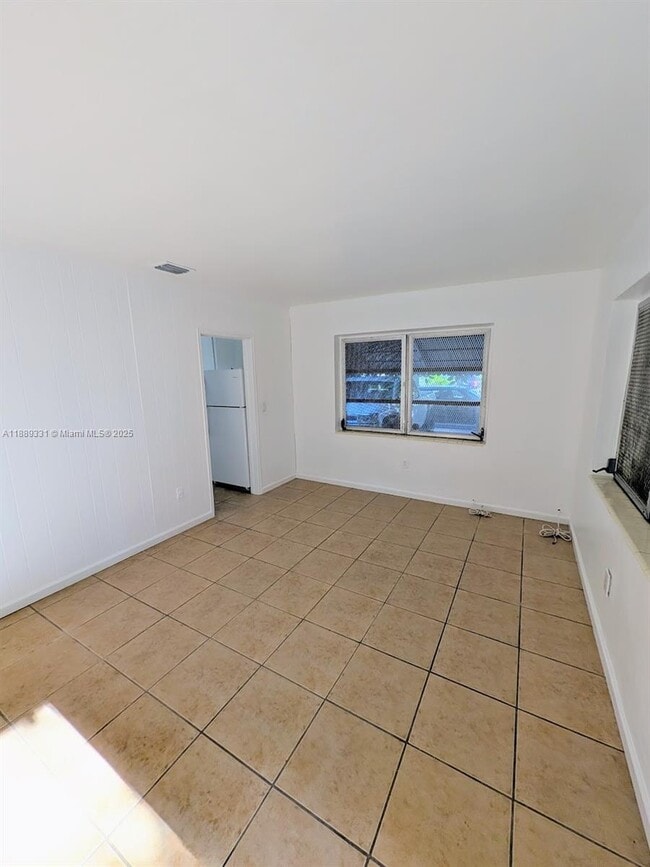 Building Photo - 431 NE 64th St