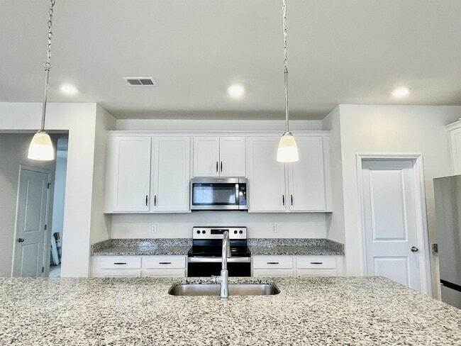 Building Photo - 455 Trotters Ln