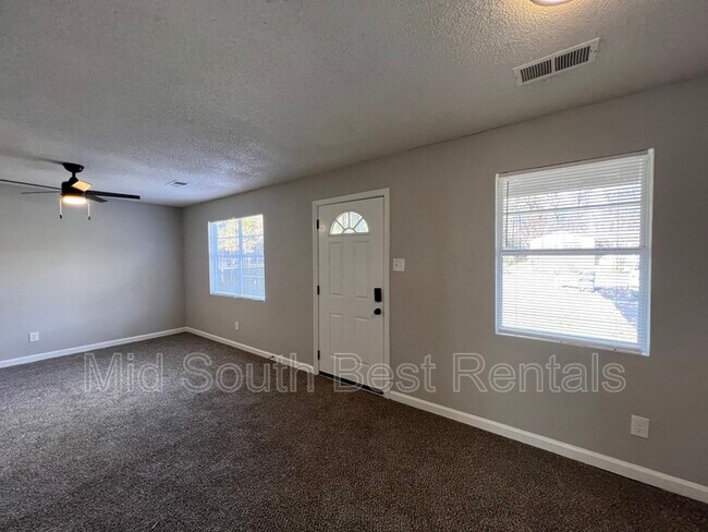 Building Photo - 1621 Winfield Rd