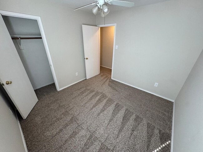 Building Photo - 9205 Lenox Dr