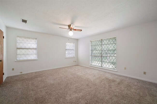 Foto del edificio - 18121 Atkinson Ln
