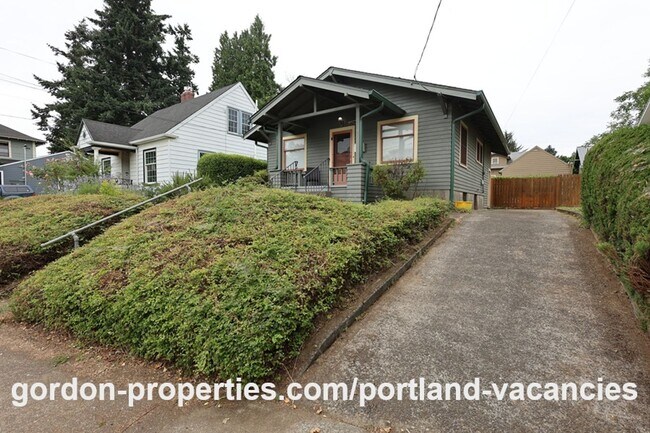 Building Photo - SE 11th Ave - Vintage 1 bedroom bungalow with office/den in Brooklyn neighborhood