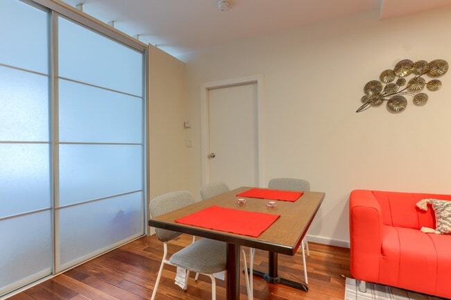 Building Photo - 440 Richards St