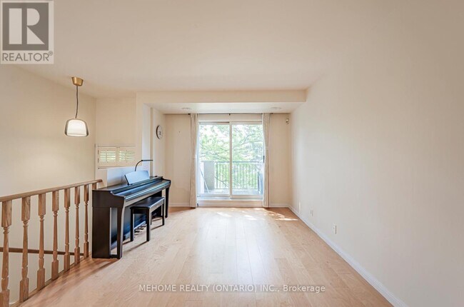 Building Photo - 28 Sommerset Way