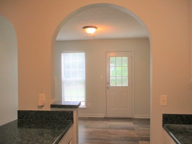 Building Photo - 6380 Ariaal Dr