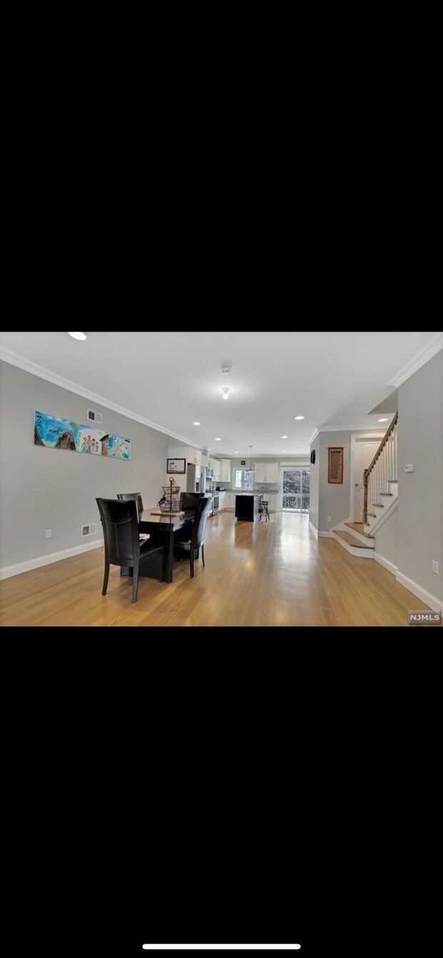 Building Photo - 33 Stuyvesant Ave