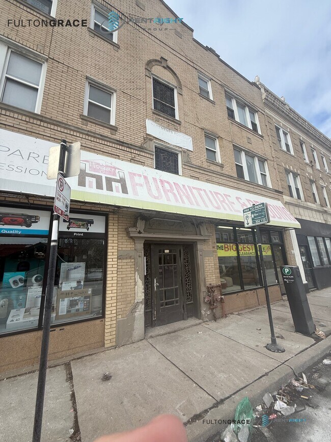 Foto del edificio - 3244 N Pulaski Rd