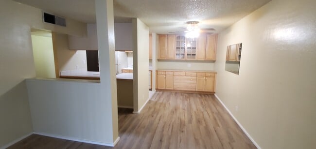 Dinning Room - 1000 Beck St