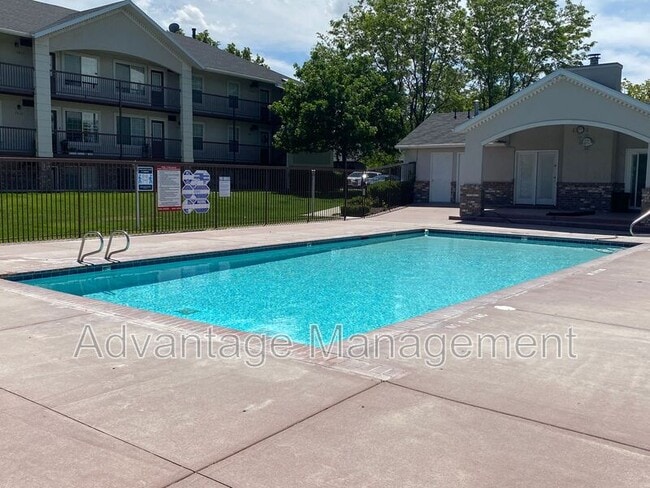 Building Photo - 1519 S 125 E St