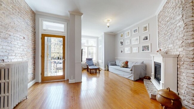 Building Photo - 1114 G St NE