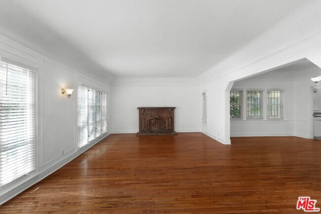 Foto del edificio - 175 N Sycamore Ave