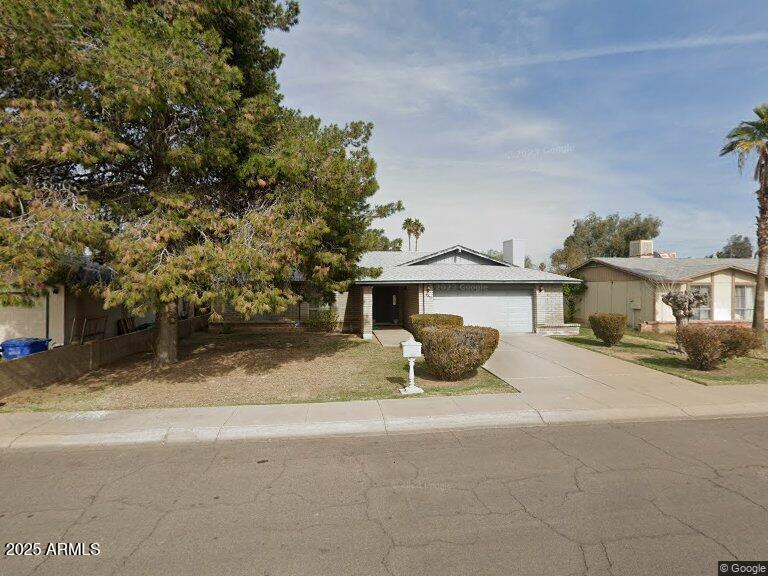 Foto principal - 8832 W Highland Ave