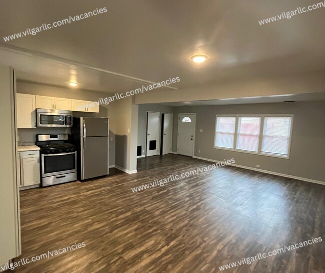 Building Photo - Discover comfort, convenience, and quality living in this beautifully updated 3-bedroom home! Wit...