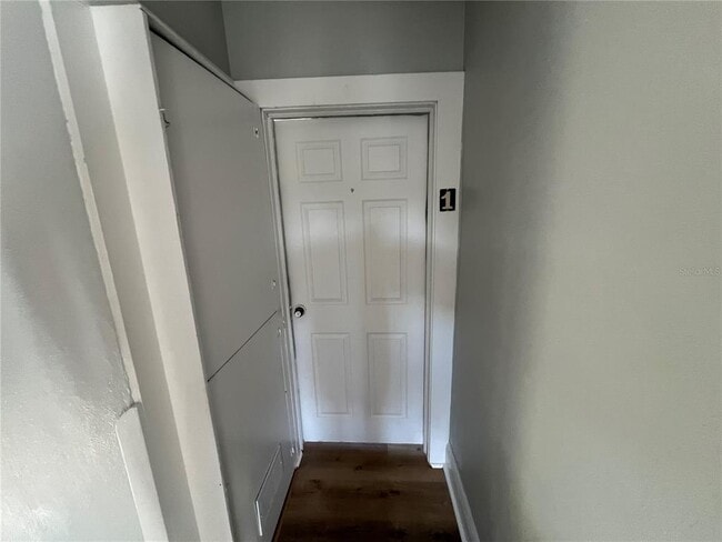 Building Photo - 713 Davis St