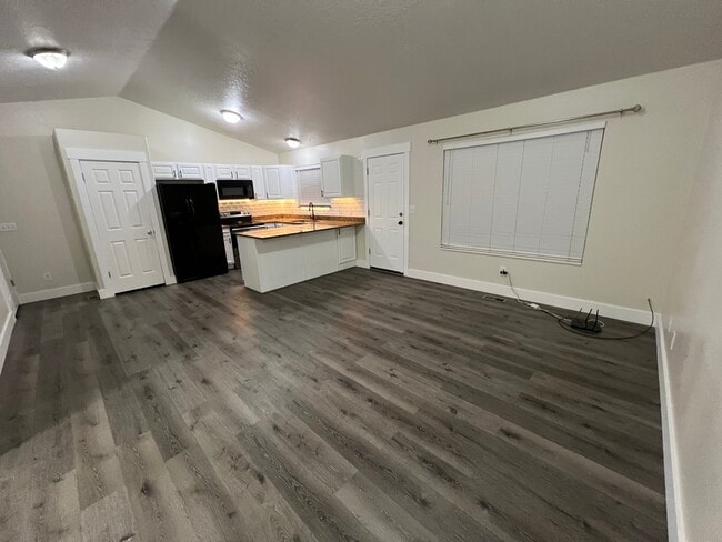 Building Photo - 3576 N Canary Way