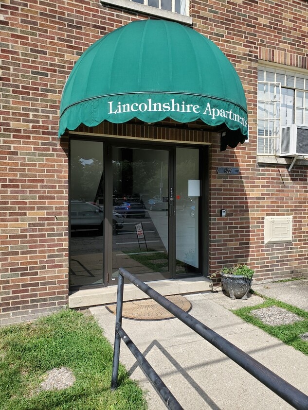 Denner82@hotmail.com - 6221 N College Ave