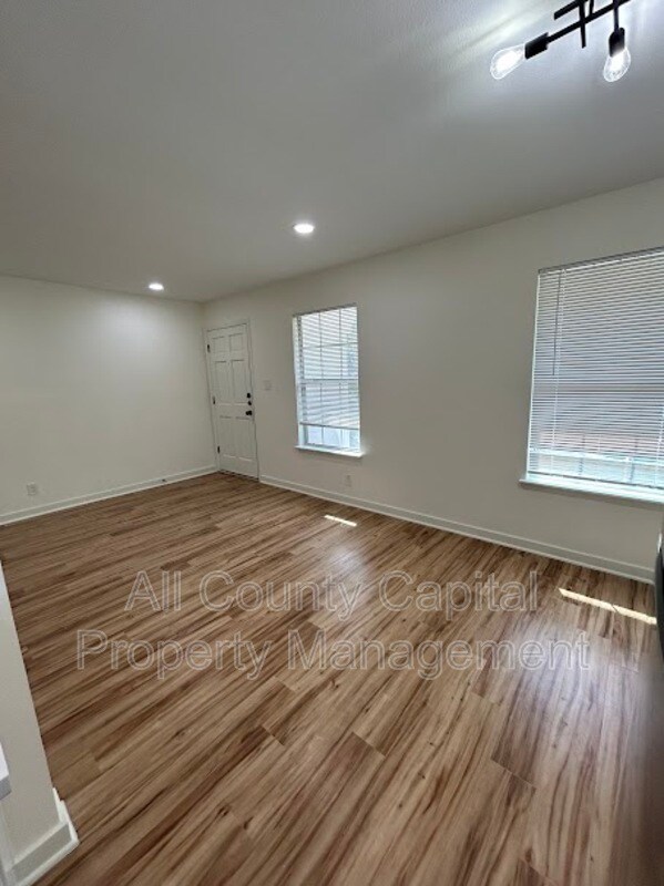 Building Photo - 3432 Willowrun Dr