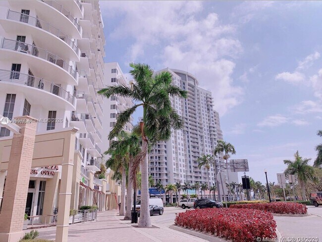 Foto del edificio - 1830 Radius Dr