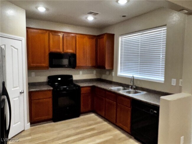Foto del edificio - 6045 Copper Lakes St