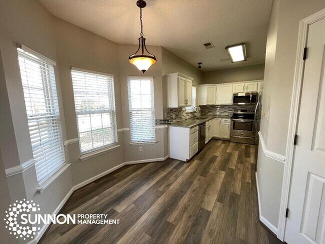 Building Photo - 3 Bed 2.5 Bath in University