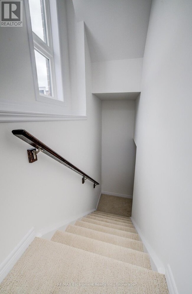 Photo du bâtiment - 70 Kenesky Dr