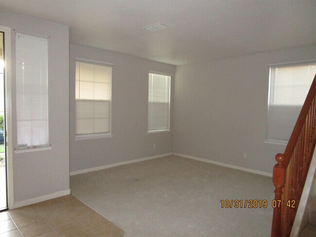 Building Photo - 5526 Ravine Ct