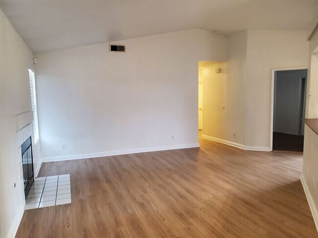 Foto del edificio - New Listing!