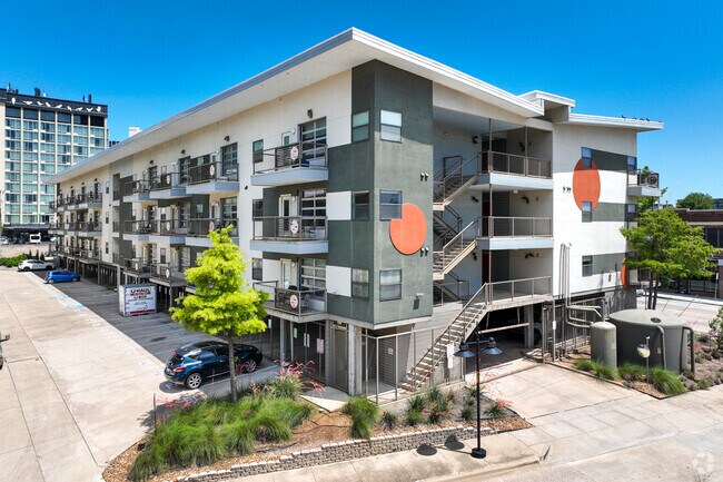 Alternar - Buzz Lofts