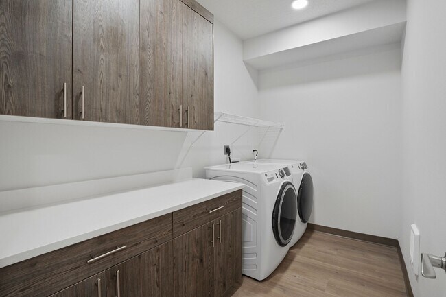 Foto del edificio - Brand New | 2 Month's Free Rent | Free Gar...