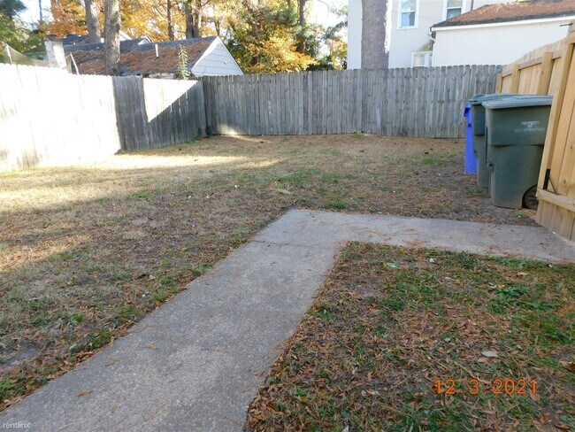 Foto del edificio - 3 br, 2 bath Duplex - 1335 W Little Creek ...