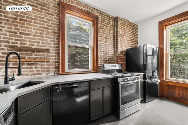 Building Photo - 21-42-42 45th Rd