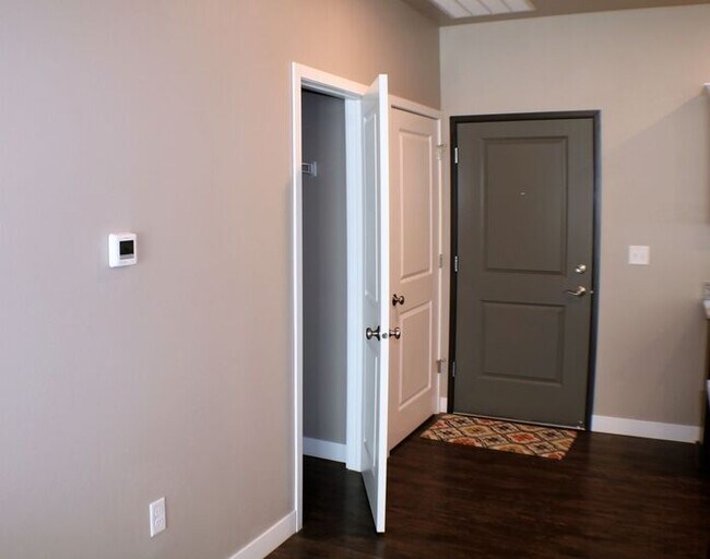 Building Photo - $1,550 | 2 Bedroom, 2 Bathroom Condo | New...