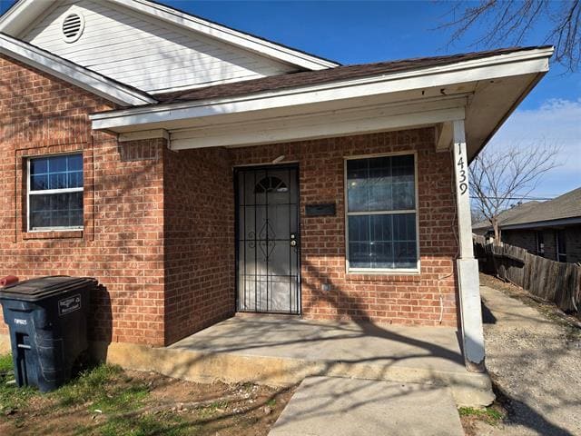 Foto del edificio - 1439 E Robert St