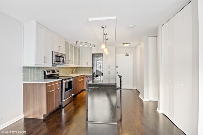 Foto del edificio - 4250 N Marine Dr