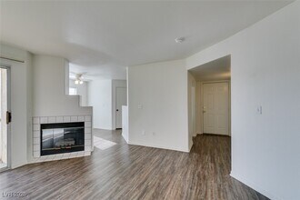 Building Photo - 698 S Racetrack Rd