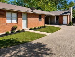 Building Photo - 415 Thelma Dr
