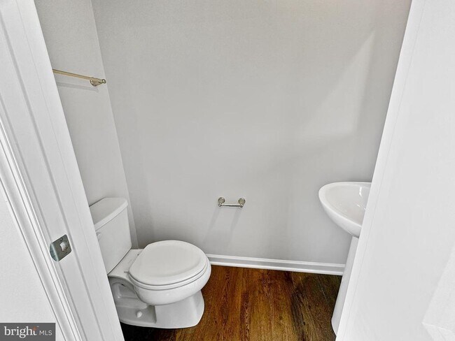 Foto del edificio - 2566 Laurel Pk Dr