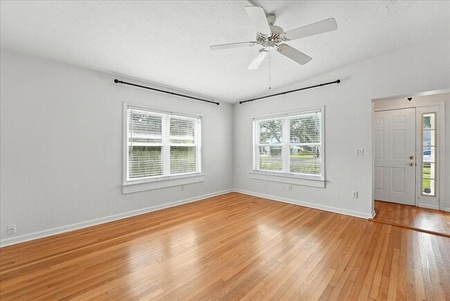 Building Photo - 1641 Chestnut Ave